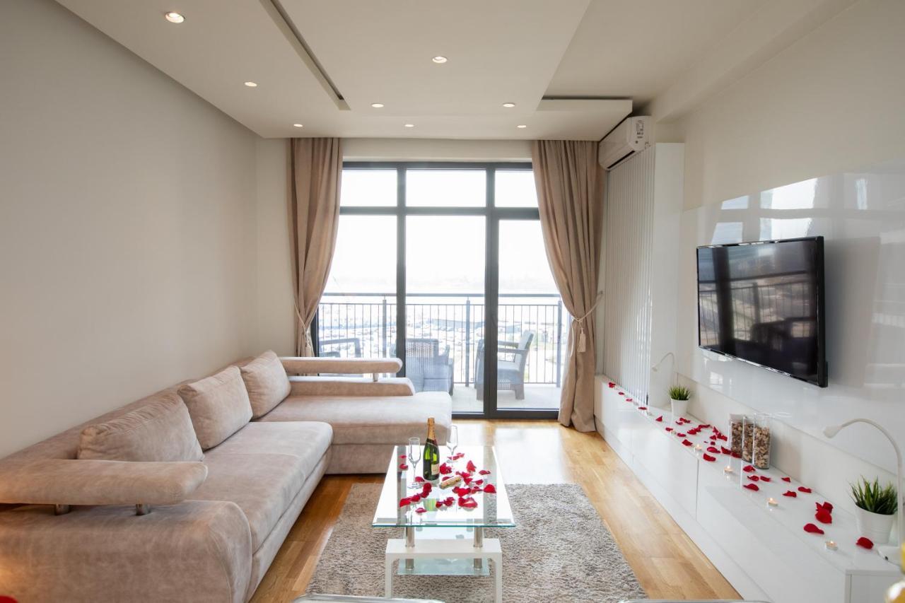 Waterfront - River View *